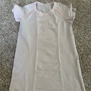 Lululemon Run Swiftly Tee. Capped shoulders/sleeves. Light pink.